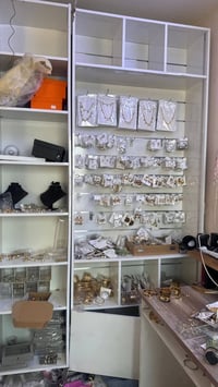 ٤ رفوف الواحد سعره ١٢٠ النضافه كدام عينك مكاني بغداد سيديه 07714429618