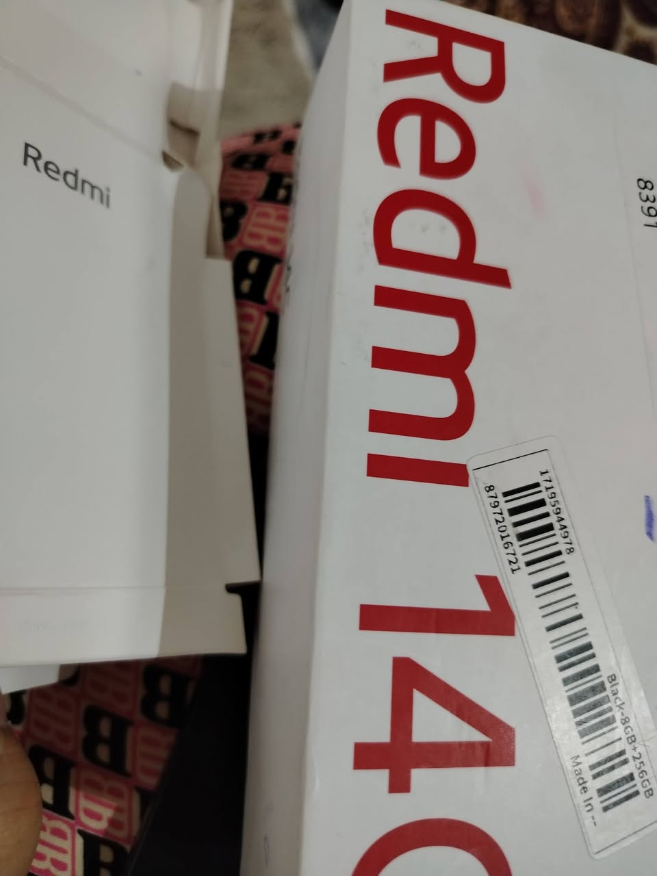 Redmi 14C، ويظهر على الملصق رقم الموديل 2409BRN2CC، كما أن السعة المكتوبة هي:
الذاكرة العشوائية (RAM): 8 جيجابايت
التخزين الداخلي: 256 جيجابايت
اللون: أسود
المواصفات الرئيسية للجهاز:
الشاشة: 6.88 بوصة LCD بدقة HD+ ومعدل تحديث يصل إلى 120 هرتز.
المعالج: MediaTek Helio G81 Ultra.
الكاميرا الخلفية الرئيسية: 50 ميجابكسل.
الكاميرا الأمامية: 13 ميجابكسل.
البطارية: 5160 ملّي أمبير.
الشحن: 18 واط عبر منفذ USB-C.
البصمة: مدمجة مع زر التشغيل الجانبي.
منفذ السماعات: 3.5 ملم موجود.
السعر ٢٠٠ وبي مجال 
بغداد حي العامل شارع 30 الاتصال *********** 
***********

