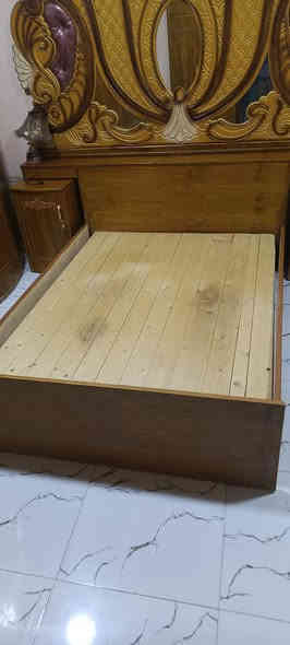 غرفة نوم للبيع صاج الداخل فايبر
مابيهه اي اشكال كنتور يتكون من 6 ابواب 
التفاصيل ع ***********
