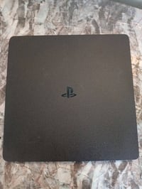 Ps 4 للبيع مع كامل ملحقاته الاصليه تشمل 2 جوستكات اصليه وجميع اغراضه ق...