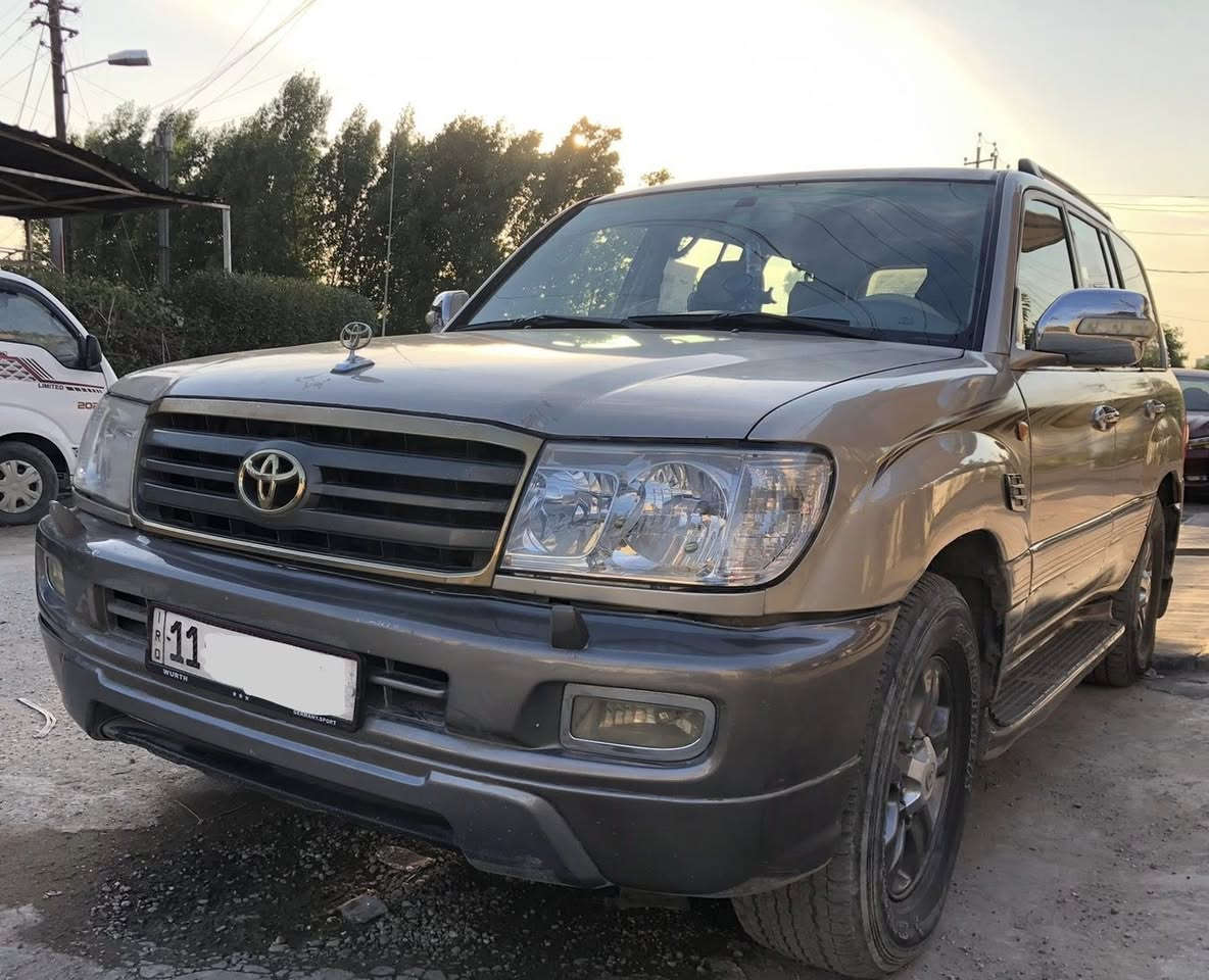 🚙 تويوتا لاندكروزر 2006 – VXR للبيع
📍 الموقع: بغداد

💰 السعر: 15,500 دولار

المواصفات:
 • محرك 6 سلندر بنزين
 • ناقل حركة أوتوماتيك
 • مواصفات خليجية
 • الكيلومتر: 330,000 كم
 • اللون: رمادي داكن
 • المقاعد: جلد – 7 ركاب
 • السيارة ياباني أصلي وكالة
•دبل تانكي بانزين
•تايرات نظيفة 
الحالة:
✔️ مصبوغة صبغ عام جمالي
✔️ اعتمادية في السفر
✔️ مريحة جداً ومناسبة للعائلة

التجهيزات:
 •8 Airbags
 • شاشة
 • كاميرا خلفية

📞 للاستفسار: ***********

🔹 السيارة جاهزة للفحص والجاد فقط يتواصل 🔹
