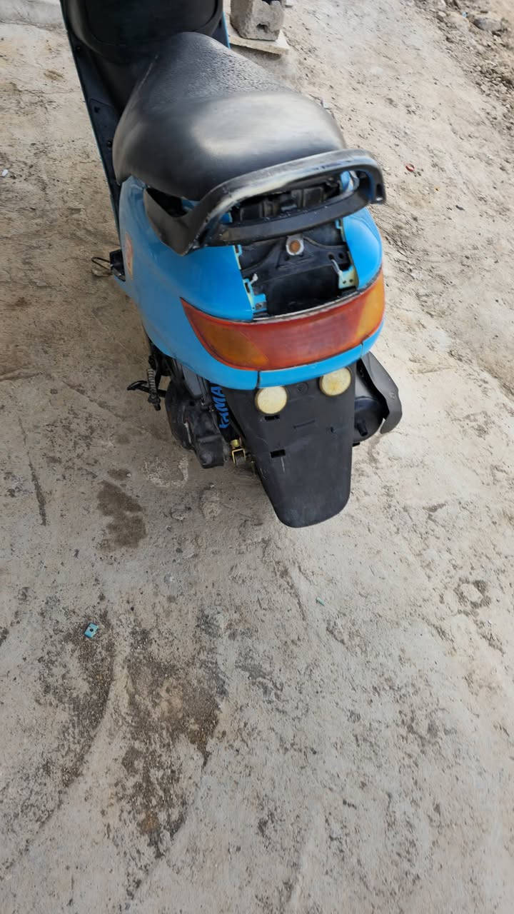 دراجه فراشه للبيع شغاله بس نقصه كهربائيات العداد كله يشتغل الكفرات نقصه قطعتين بس مثل ماموجود بالصوره المكينه توه امجفته ما صارله اسبوع السعر 300  مكاني شطره للتواصل ***********
