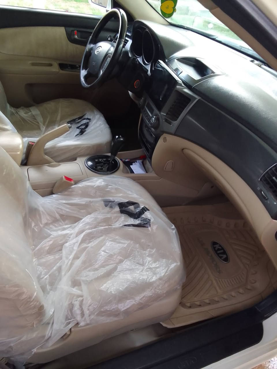 سلام عليكم ورحمة الله وبركاته. كيا اوبتيما خليجي 2010 محرك 2000 لاتنقيص ولاتبخير رقم سليمانية الجديد سنوية لغاية 2030 هزة جديدة السيارة فول مواصفات عدا البصمه فتحة سقف اشاير بالمري حساس خلفي تحكم حدادية جديدة تبريد ثلج مع تدفئة كير اوتماتيك مع كير عادي السيارة مكفولة من الصبغ والتبديل والحالوب والخياس عدا بارد بسيط   تريد تحويل تريد وكالة. السعر 132 مجال بسيط. هاتف ***********.  المكان بابل
