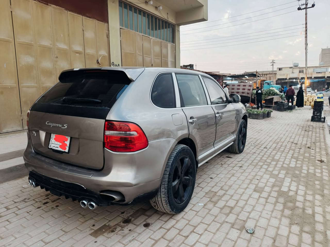 السلام عليكم
بورش كايين موديل 2007
محرك 8 بلادي 
رقم كركوك الماني 
سياره كلها بلاد بس الجاملغ الخلفي 
سعر 95 وبيها مجال بسيط
رقم الهاتف ***********
