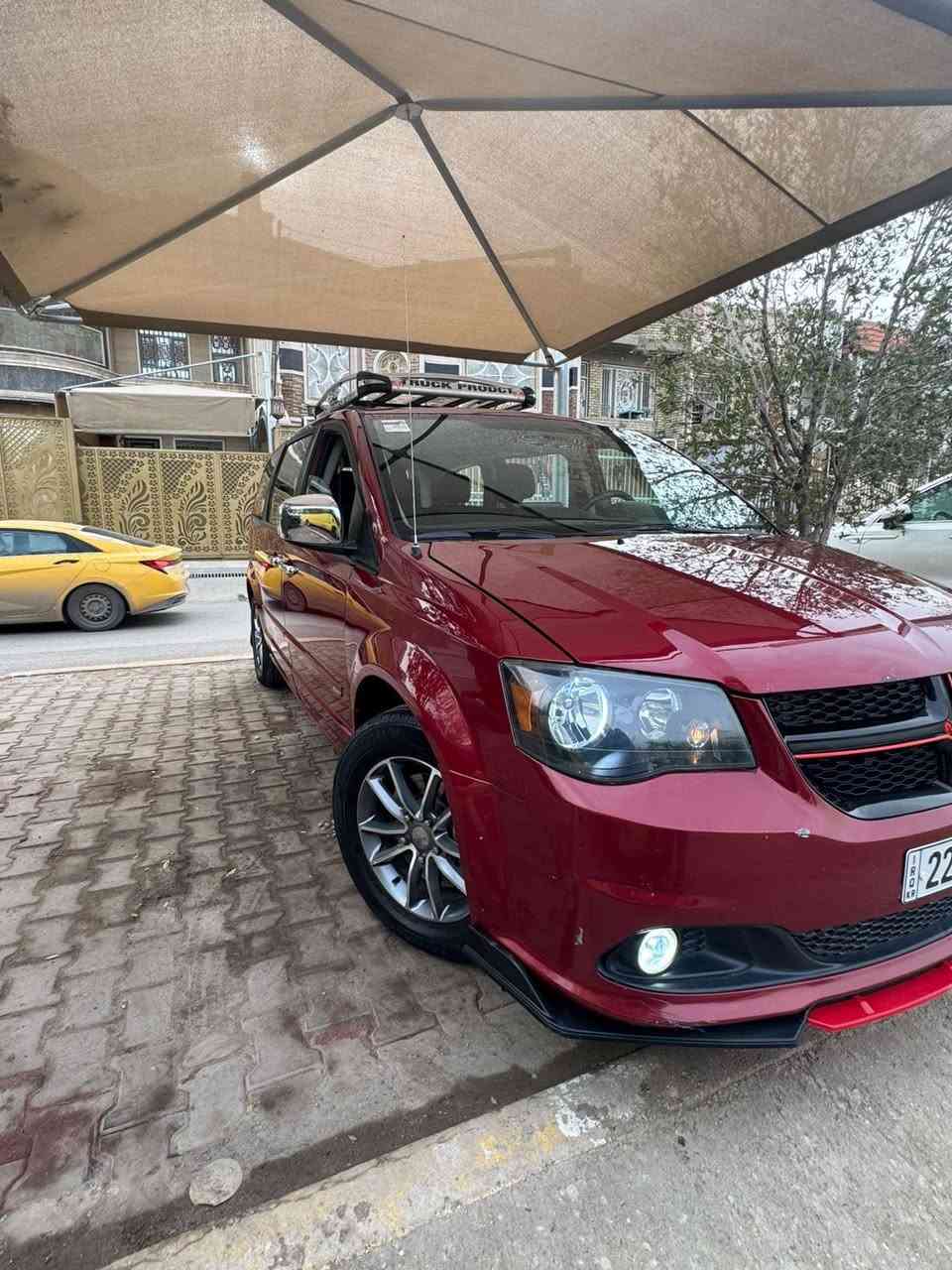 للبيع دوج كرفان موديل 2016 فول موصفات سيارة جديدة رقم اربيل الجديد سنوية بسمي محرك كير مكفولات تخم تاير صدر كله جديد وارد امريكي حادثة جاملغ وباب بيه قطعتين كلير من امريكا بجم كبس سيارة جاهزة تبريد مكان سيارة بغداد الرصافة سعر 120 رقمي 
***********
