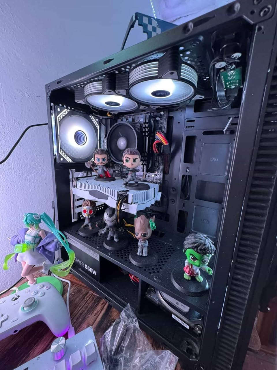 للبيع pc كلش نضيف 
معالج AMD Ryzen 5 3500x 6 core 
RAM 16 GB 
كارت شاشة 2060 سوبر 
مذر بورد GIGABYTE B550M GAMING
هارد 1TB SSD M.2
هارد 1TB HHD
السعر 650 وبيها مجال 

مكاني موصل 
متواجد اتصال :***********
