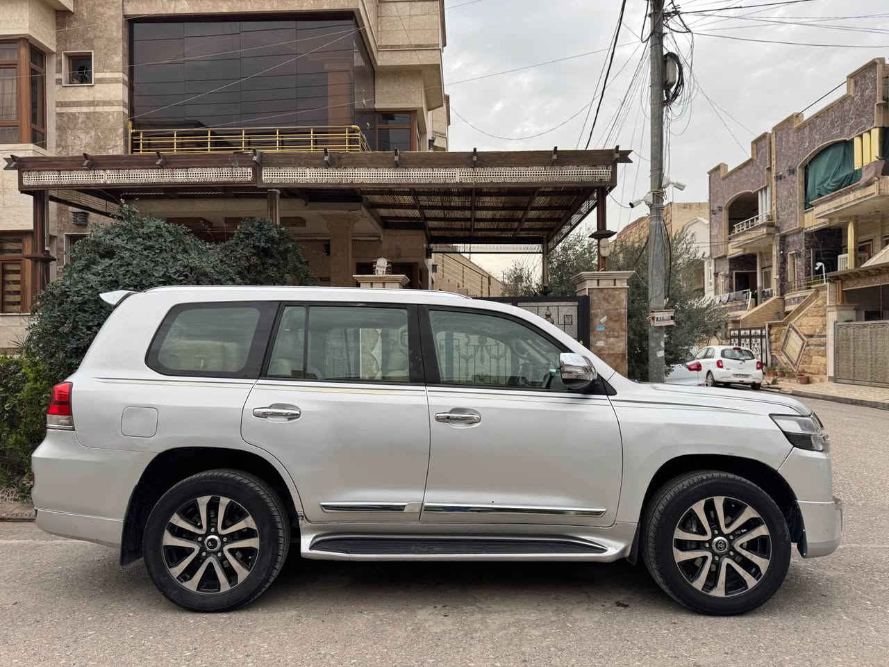 وةنةوشة موديل 2009 كامل كراوة بة 2021دةري و ژوريي سيارةكةي زور توندو تول و بي مةسرةفة هةموو شتيكي نوية  تازة كامل  سيرفزي بو كراوة گير مةكينة بةشةرت چركةي تيدانية 217هةزار  كم رويشتية سيارةكة حيزامة سقف و شاني بي سبوغ بي تةعديل پشت و پيش كةبس ئيرباگ بةشةرت نةتةقية سيارةكة وةك ئةوة واية هيجي نةبي  
سعر:-254
ژ.م:-*********** أربيل, العراق
