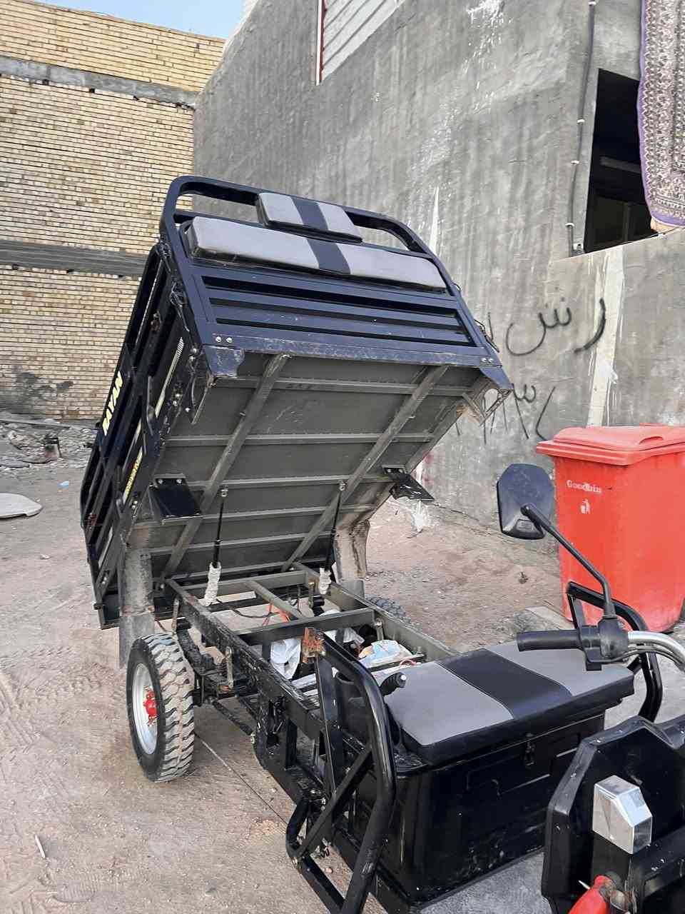 ⚡ للبيع ستوتة شحن كهرباء ⚡
ستوتة شحن كهربائية بحالة ممتازة،�🔹لون اسود 
🔹فحل�🔹 استخدام قليل�🔹 البطارية على الشرط عدد 6 بطاريات - حجم التاير 12�🔹 مناسبة للحمل البضاعة 1 طن �🔹 موفرة واقتصادية
💰 السعر: (1800) مليون و 800 ألف وبيها مجال�📍 الموقع: (الغزالية - مدير الأمن)
للتواصل: 📞 (‭0788 629 6862‬)�الجادين فقط 🙏
