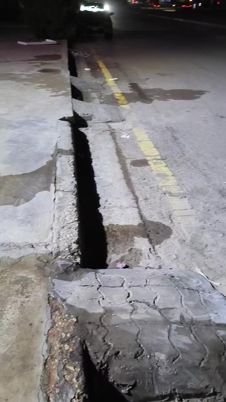 محل للاجار بحي سلام علا شارع أربعين ***********
