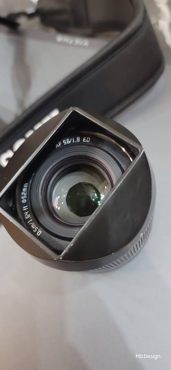 #للبيع sony A6500

السلام عليكم شباب،
معروض للبيع كاميرا ميرورليس احترافية مع عدسة ممتازة جداً وباقي ملحقاتها، الباكج مثالي جداً لصناع المحتوى، مصوري الفيديو السينمائي، ومصوري البورتريه
المواصفات والقطع :
1.  ​جسم الكاميرا (Body):
◦ ​الموديل: Sony a6500 (Mirrorless).
◦ ​المميزات: مستشعر APS-C بدقة 24.2 ميجابكسل، نظام مانع اهتزاز داخلي خماسي المحاور (IBIS) ممتاز لتصوير الفيديو بدون اهتزاز، تصوير فيديو بدقة 4K حقيقية، ونظام فوكس تلقائي فائق السرعة.
◦ ​الحالة:  شاتر 11K والحالة ممتازة (شغالة مية بالمية وبدون أي عيوب مصنعية أو مشاكل). وشاتر 
2.  ​العدسة (Lens):
◦ ​الموديل: TTArtisan 56mm f/1.8 (أوتوفوكس).
◦ ​المميزات: فتحة عدسة واسعة جداً f/1.8 تعطيك عزل (بوكيه) سينمائي خرافي وإضاءة ممتازة بالأماكن المظلمة. الفوكس تلقائي وسريع جداً متوافق تماماً مع نظام سوني.
◦ ​الحالة: كالجديدة تماماً، الفريم والعدسة نظيفة وخالية من أي خدوش أو غبار.
3.  ​الملحقات الأساسية (Accessories):
◦ ​حقيبة سوني 
◦ ​حزام رقبة المخصص للكاميرا 
◦ ​البطارية والشاحن

💡 ملاحظات للمشتري:
• ​الكاميرا غنية عن التعريف في الأداء السينمائي، والألوان، والفوكس وبدون رام تجي تفحص يلي تريده
​📍 المكان: بغداد - المنصور 
​للتواصل والاستفسار واتساب او الاتصال على الرقم: [***********]
