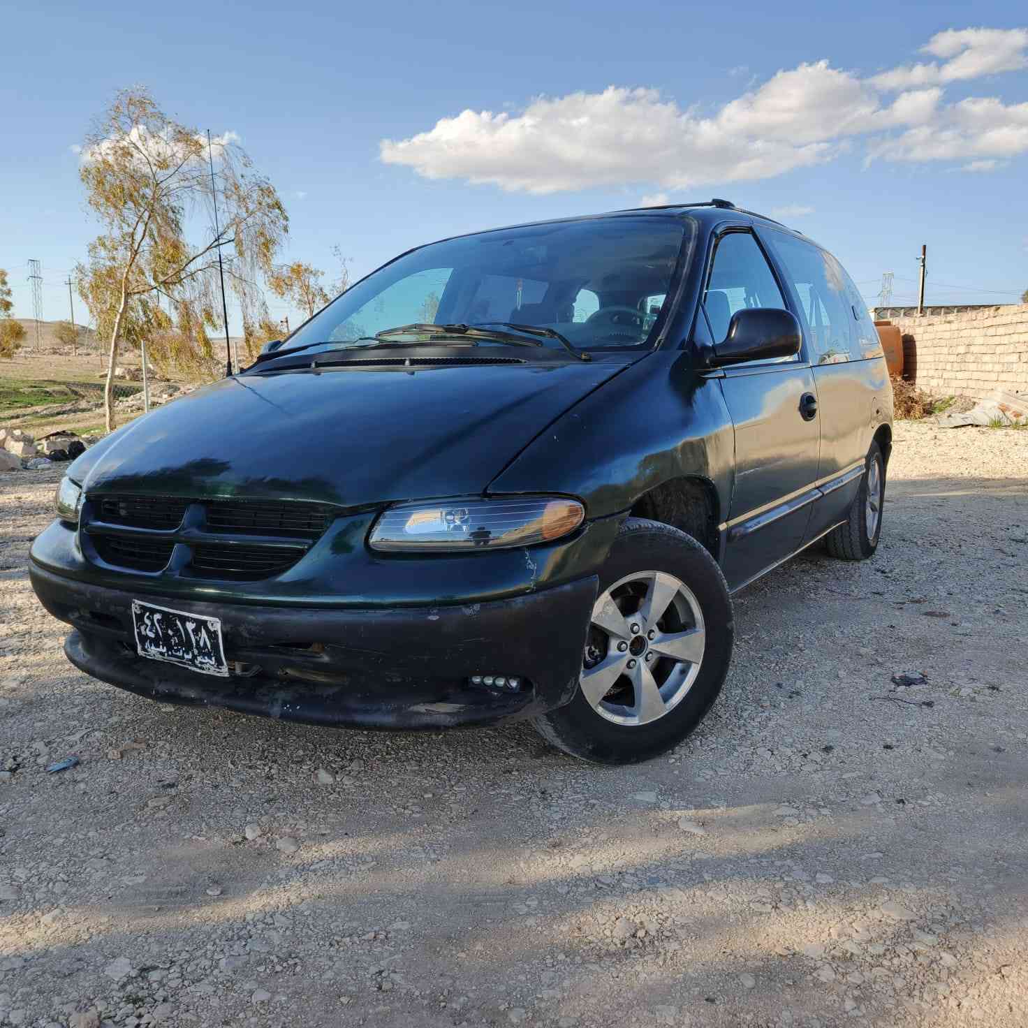 دوج كرفان 
موديل 1996
محرك كير جديده
كهربائيات كلها شغاله تايرات باتري كله جديد
رقم بغداد فحص وكاله من وكيل تحويل من شرعي سعر 22 بي مجال
***********
مكاني تلعفر
