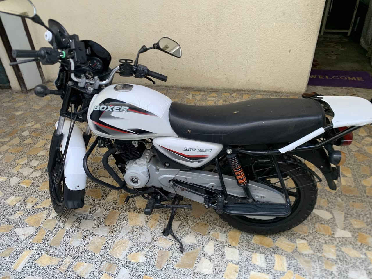 بوكسر كلاسك
موديل 2023 شهر 11 دراجه جديده ماشيه 8000 مكفوله من كلشي كهربائيات كله شغال  رقمه ديالى تحويل ثاني يوم سعره 2200 وبيها مجال مكاني بغداد مدينة الصدر 

للتواصل. ***********
