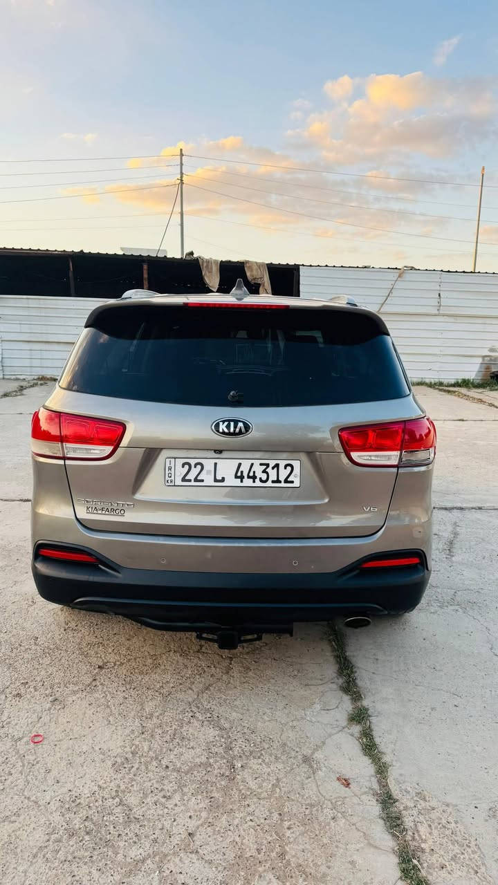 كيا سورنتو موديل 2017 وارد امريكي
6 سلندر
رقم اربيل 
ماشيه 200 الف 
مواصفات نص فول
كشنات هيتر
اشاير بالمري
تحكم ستيرن
رادار جانبي
شاشه كار بلي
لايتات زنون
3 قطع تبريد
محرك وتبريد بشرط
السيارة بيها 3 قطع صبغ وباقي شخوط
تحتاج صيانه للگير  العنوان صلاح الدين الضلوعيه ***********
