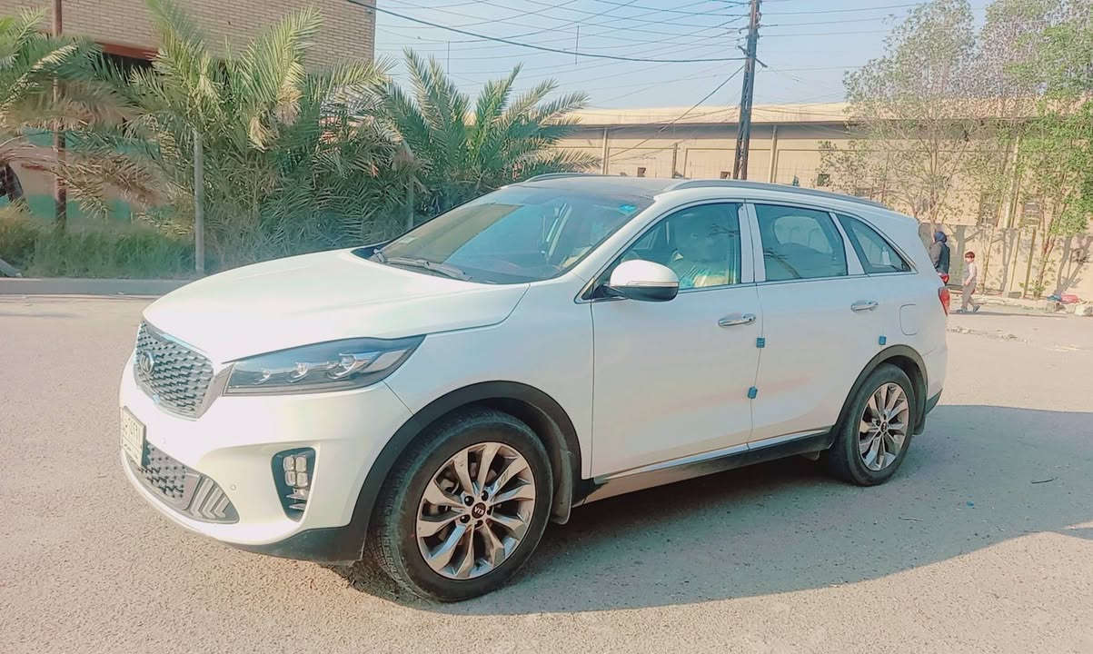 السلام عليكم. 
سورنتو للبيع موديل ٢٠٢٠ خليجي  
١_محرك ٣٥٠٠
٢_٣ قطع تبريد 
٣_ماشية ١١٥٢٢ اخت الزيرو
٤_بيها طخة بسيطة موضحة بالصور ومسحوبة PDR
٤_باسمي وتحويل ثاني يوم 
٥_شاحن واير ليس
٦_نظام الردار
٧_حساسات خلفي وامي + كامرة دوار
٨_كرسي السايق والي بصفة كهربائيات 
٩_ لايت زنون +صندوق كهربائي + بردات بالبوب الخلفية+ بنوراما
١٠_السعر ٢٨٥ وبيها مجال للطيبين 

وبعد بيها هواي مواصفات 
العنوان بغداد العبيدي قرب فلكة حي النصر 
للمعلومات اكثر الاتصال بالرقم/***********
