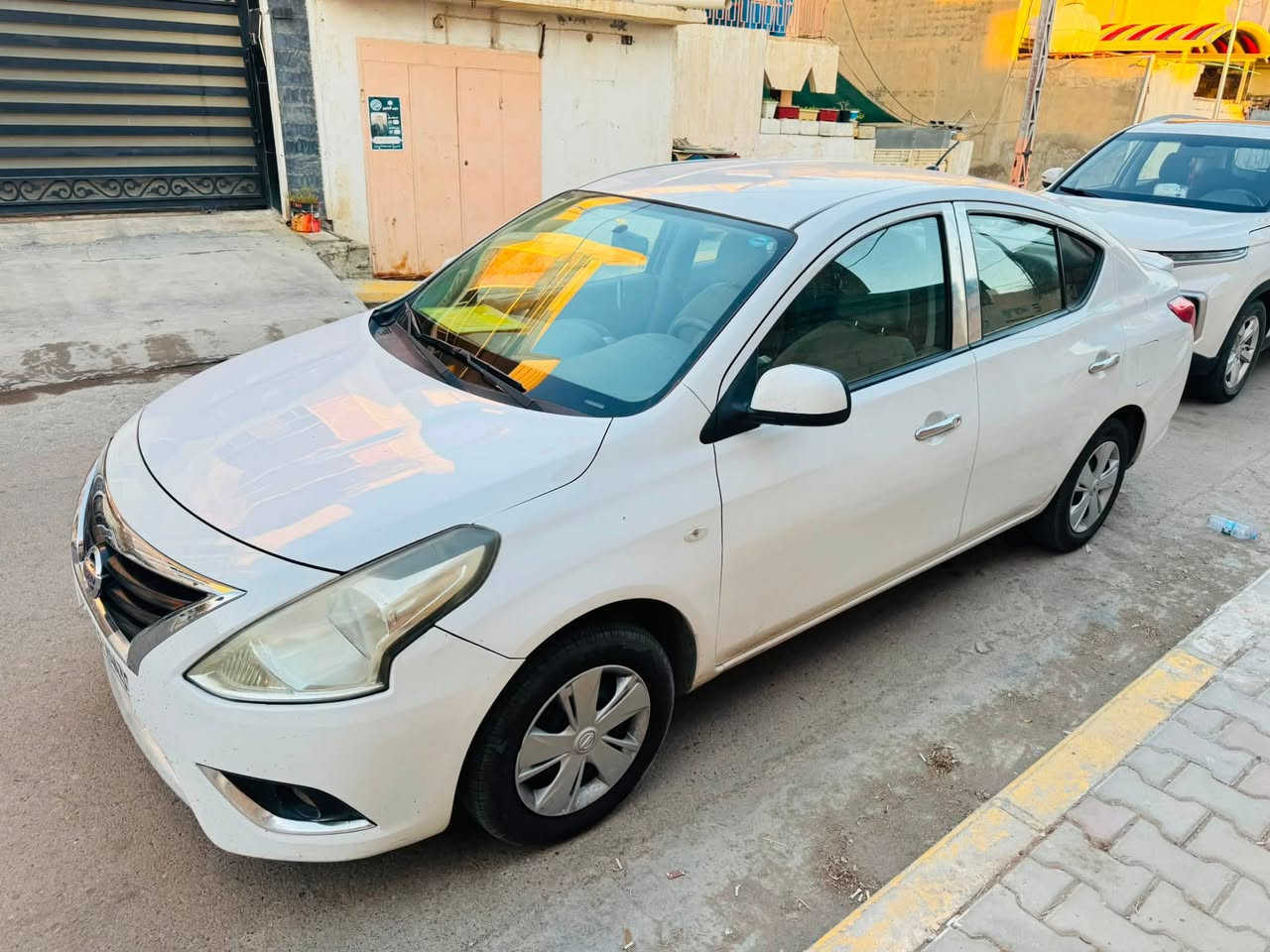 سلام عليكم ورحمة الله وبركاته
نيسان سني هندي  بليته زرقه للبيع
موديل ٢٠٢٠
كير محرك تبريد مكفولات
رقم سليمانيه
مكفوله كفاله عامه عدى مكانين بارد بسيطات 
عارضها ب ١٠٥ وبيها مجال
مكااني ديالى بعقوبه
***********
