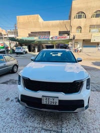 كيا سورنتو  2024  4 سلندر  ماشيه 26 الف لسعر 270   وبي مجال وترهم مراو...