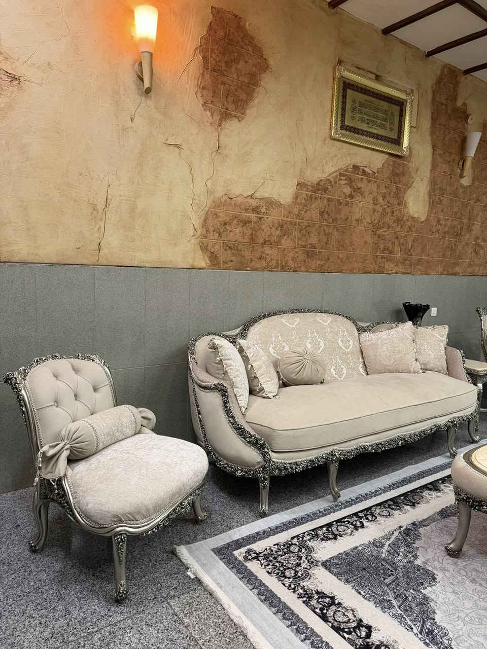 سلام عليكم 
تخم ١٠ مقاعد 
مصري شغله درجة أولى 
ستخدام قليل نضافه ٩٠/١٠٠
سعره مليون و ١٠٠   بي مجال بسيط 
عنواني بلديات ***********
غير متواجد على فيس
