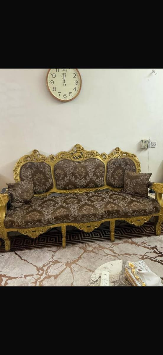 تخم قنفات ١٠مقاعد +٥طبلات مرمر .نظيف جدا نوع الخشب زان السعر٦٠٠ للأستفسار.خاص او اتصال.
***********
