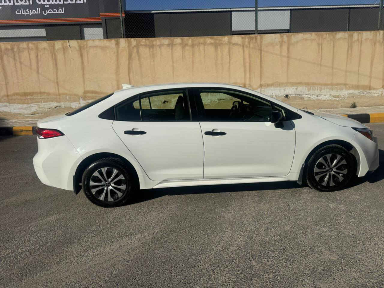 كورلا وارد موديل ٢٣ حادث موضح بالصور بدون ايرباك بدون دواخل ماشية ٧٥الف كليو رقم بغداد باسمي مكفولة من الصبغ تبديل بنيد بلادي نفس اللون والدعامية ايضا تدفىة كشنات ردارات للبيع بسعر ١٦٥ الاتصال ***********
