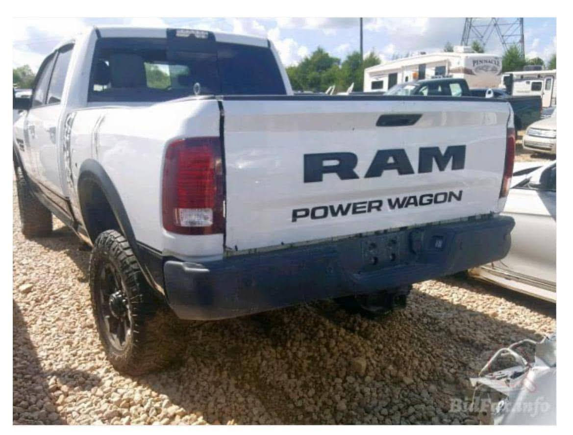 السلام عليكم
السياره بيها فقط نقص گير 
فور ويل مكينة 6400
رام باور واغن مكينة ٦٤٠٠
موديل ٢٠١٨ 
سييارة  نضيفة حادث بدون ايرباك 
ماشية ٥٦ الف فقط 
مشكلة فقط الگير كايم 
ابيعها على مشكلتها

***********
