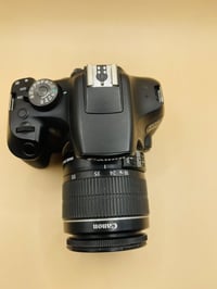 2000dكانون عدسة 55.18 شاحنة بطاريه حزام كتف كارتون الكامره نضافه 100‎%...