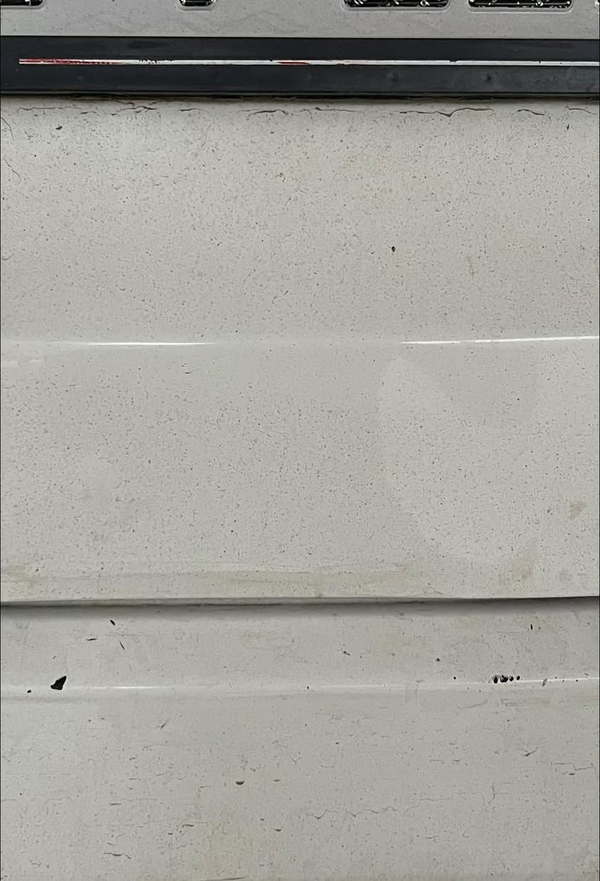 السلام عليكم 
توسان 2012 خليجي العداد 115 لا منزل ولا شي السيارة من 2012 على ايدي 
بيها رصعات وضربة بسيطة بحافة الجنطة موضحة بالصور 
السعر 155 ورقة 
المكان بغداد
***********
غير متواجد على الفيس
