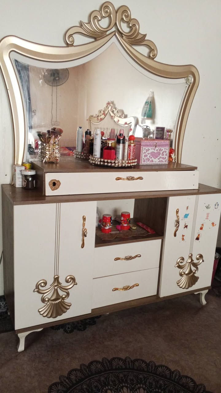 سلام عليكم متوفره غرفه نوم للبيع شويه تعبانه اكو بعد زاويه وا مخزن مال جربايه ول بيبان واكعه موجوده مابيهن شي بس شكلهوهن السعر 200 الف


**إذا كنت صاحب هذا الإعلان وتريد حذفه لأي سبب، رجاءا أرسل رسالة إلى الدعم الفني**