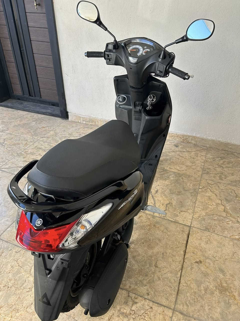 السلام عليكم 
دراجه ياباني يوماها نوع اكزز z
مديل 2020 
دراجه ماشيه 9 الاف 
تدفأه يدات 
ستان حساس 
كفرات اصليه 
نضام ايكو مال بانزين دراجه اقتصاديه 
تايرات تخم جديد 
محرك خير من الله نكره سلف بأي وقت 
كهربائيات كله شغاله 
كما موضح الدراجه بل صور 
الدراجه بحاله الوكاله برغي مامفتوح بيه جيب فيتر وافحص 
مكان بغداد 
رقم  ***********
متحصلني رصيد اتصل وتساب
