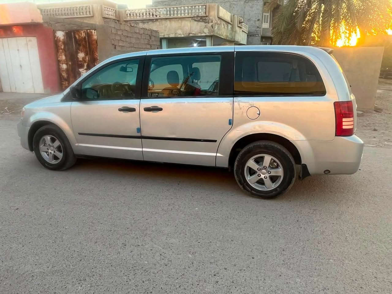 سلام عليكم للبيع دوج كرفان مديل ٢٠٠٩رقم اربيل دولي بسمي شرط التحويل
موصفات تبريد ٣قطع تبريد ثلج ❄️ 
صدر امامي خلفي جديد
محرك جديد مال كصه ٣٣٠٠
منضومه زنون شمسي عالي ناصي 
شاشه بل سقف 
كهربائيات كله شغاله 
ابواب ميكانيك 
٦جام كهرباء 
فرس بل سقف 
سياره حادثه جاملغ خلفي بدون دواخل
ييه صبغ ٤قطع بسبب جراد 
بجم كبس 
سعر ٩٣وبيه مجال
مكان سياره 
اربيل او بغداد
***********

