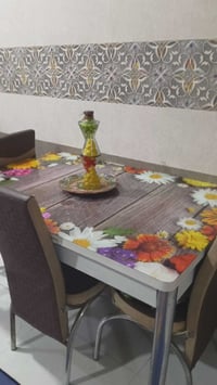 طاولة طعام • قابلة للتمديد • كرسين