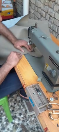 للبيع للبيع ماكنة خياطه نوع توكي نضيف جدا مكينه تشتغل كل انواع الاقمشه...