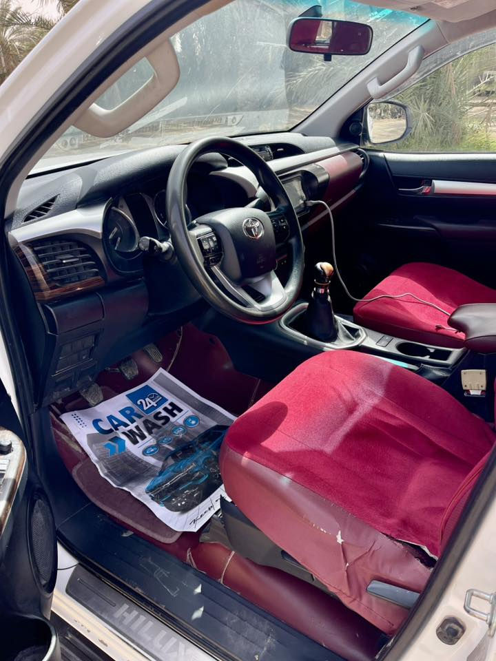 .السلام عليكم 
هايلوكس موديل 2023
سياره بلادي مكفول من الضرب لا تبديل 
كير محرك تبريد مكينه كفاله عامه بلادي 
شواصي مكفولات بلادي 
السعر ٢٨٢ $ وبيها مجال بسيط 
لاتصال 
***********
