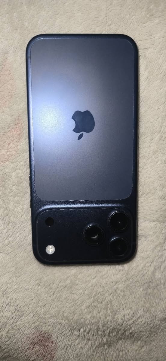 للبيع iPhone 17 Pro Max 256GB

لون أزرق، نسخة أمريكية LL/A (eSIM)، مفتوح على جميع الشبكات.

البطارية 100%، وعدد دورات الشحن 14 فقط، الجهاز غير مستخدم استخدام فعلي، وما عليه iCloud وجاهز للاستخدام.

بيه كسر بسيط بالكلاس ونقطة بالشاشة مثل ما مبين بالصور، لكن اللمس شغال طبيعي جدًا وما يأثر على الاستخدام نهائيًا.

الضمان من Apple لغاية 09/11/2026.

الجهاز فقط، بدون كرتون وبدون ملحقات.

📍 بغداد - البياع.
💰 السعر: 1400 دولار قابل للتفاوض البسيط.
📞 ***********
