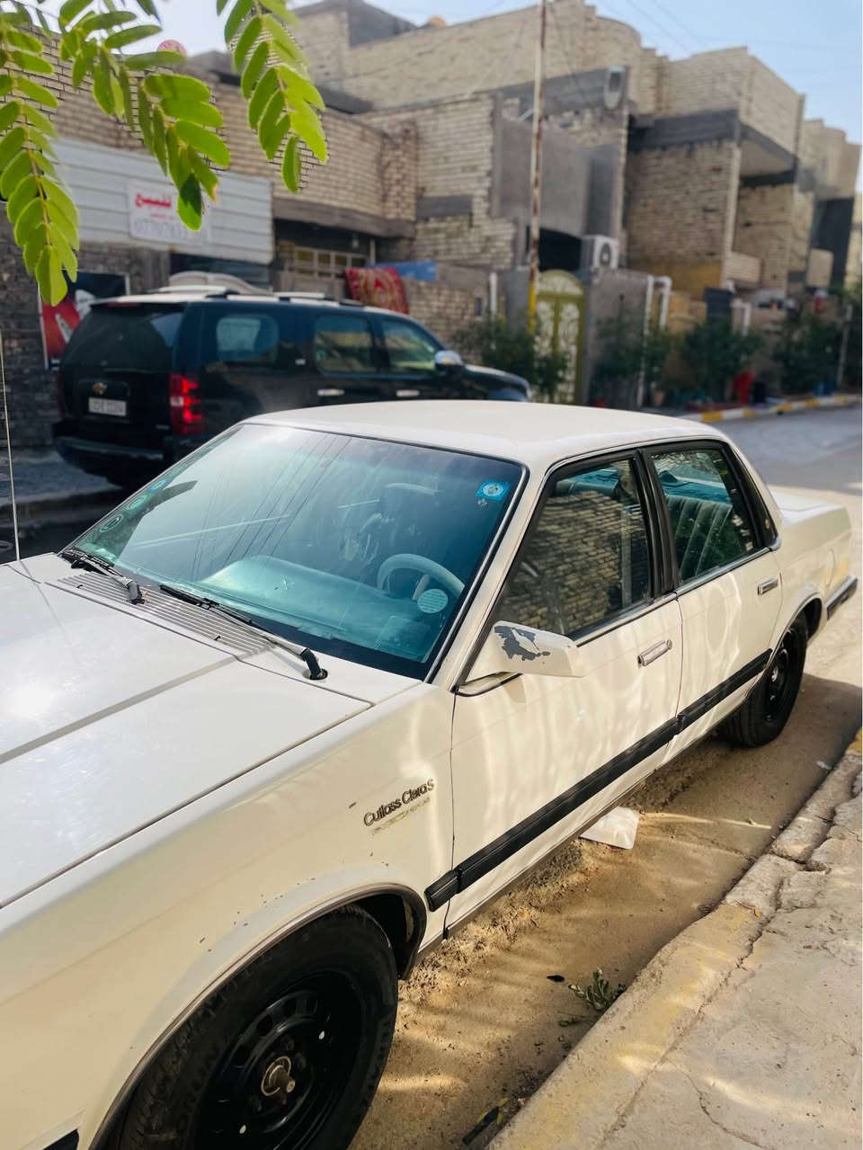 السلام عليكم اولدز 1990 بسمي رقم انكليزي مميز السياره خير من الله كير مكينه مكفولا بيها ضربه زغيره بالجاملغ الخلفي وشوي بالباب شواصي لغود سليمه السياره خير من الله بالعافيه ع الياخذها سعرها 42 بيها مجال عنواني بغداد الشعب *********** بغداد, العراق
