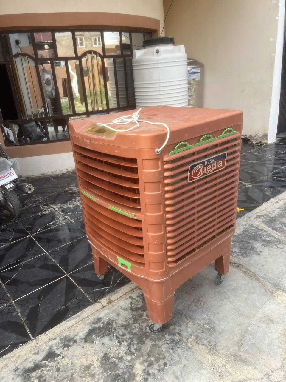 للبيع مبرده اخو جديد
يأخذ امبيريه قليل سعر (250)ألف بي مجال
استفسار على رقم تالي ***********
