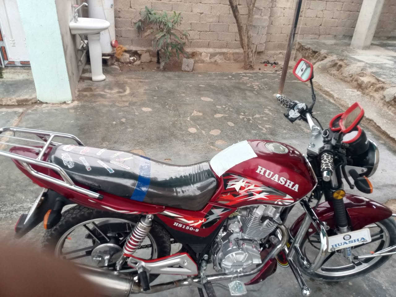 السلام عليكم دراجه هيوشه موديل 23 دراجه خير من الله احله من الصور وصلت اليوم بسوك الجمعه 800 للبيع او مراوس حسب لقناعه مكان حصيبه***********
