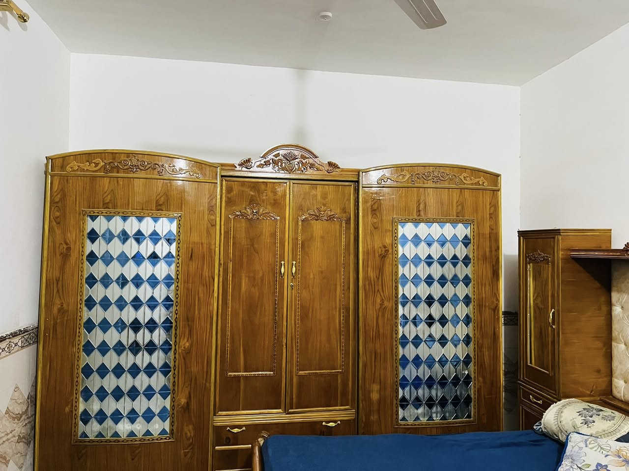 سلام عليكم عندي غرفه اريد أبيعه الغرفه نضيفه كلش كدامك جديده العنوان جبله حي رحيمه
***********
