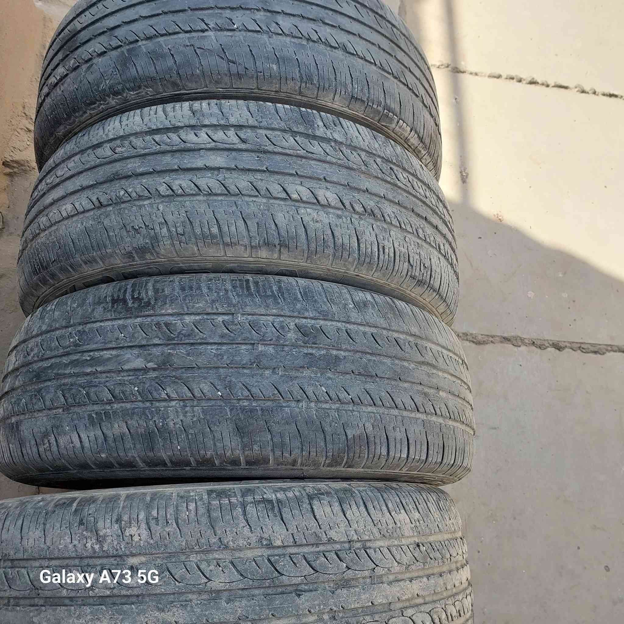 السلام عليكم
تخم تاير نوع كابسن
 نص عمر . ويل 18 قيم واخذ مكان ديوانية 
***********
