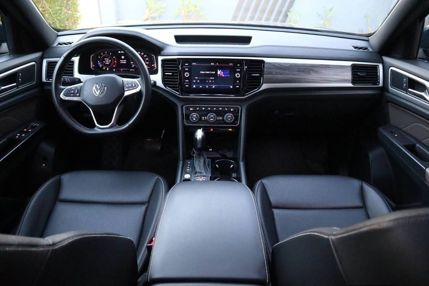 أتلس کروس سبورت 2022 SE 
مكينة: 6 سلندر 3.6 فول مواصفات لون : النيلي
خمسة مقاعد
مواصفات:
بانوراما بصمة تشغيل على أربعة أبواب، بريك بصمة, تبريد مركزي،
رادار أمامي، وتنبيه الخروج عن ، USB مدخل
android auto, apple carplay،المسار، رادار الجانبى
ليد نهاري، زجاج كهربائي بخاصية  ,
اوتو على أربعة ابواب، کشن جلد هیتر، مقعد
السائق كهربائي، كاميرا، صندوق شفط، دفع
خمسة مقاعد
ومواصفات أخرى motion رباعي
أربع وضعيات القيادة 4
تشغيل عن بعد
ضرر:ثلاث قطعات بابین و جاملغ جهة السائق
ماشية  51.8 mi
سنوية بأسمى
مكان سيارة اربيل

للتواصل واتس اب ***********
