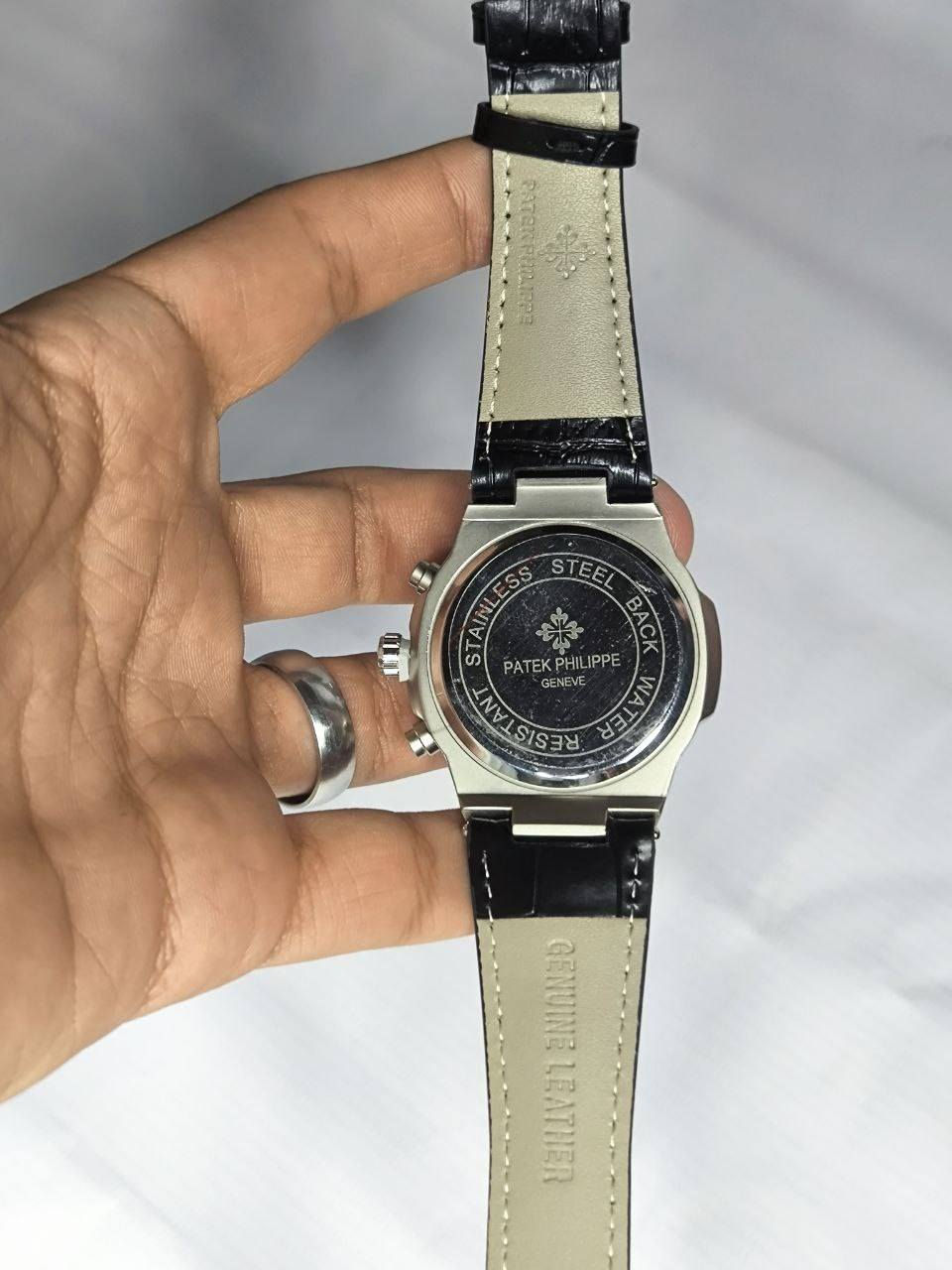 باتك فلبPatek Philippe
تحفه فنيه تتخطى مفهوم الوقت 
مكينة كوارتز ستوبوج (جميع السناتر شغالة)
الميناء فخم بدزاين عصري فول لامينوس ارقام واميال 
زجاج معدني مقاوم للخدش 
نظام شمسي قمري 
منفذ تاريخ شهري
الهيكل مصنوع من التيتانيوم 
مختمة من كل مكان
مقاومة ماء وغبار 
سير مصنوع من الجلد الطبيعي 
قفل فراشة اصلي

السعر :- 37 الف ع اول تم 
للحجز والاستفسار يرجى الاعتماد خاص


**إذا كنت صاحب هذا الإعلان وتريد حذفه لأي سبب، رجاءا أرسل رسالة إلى الدعم الفني**