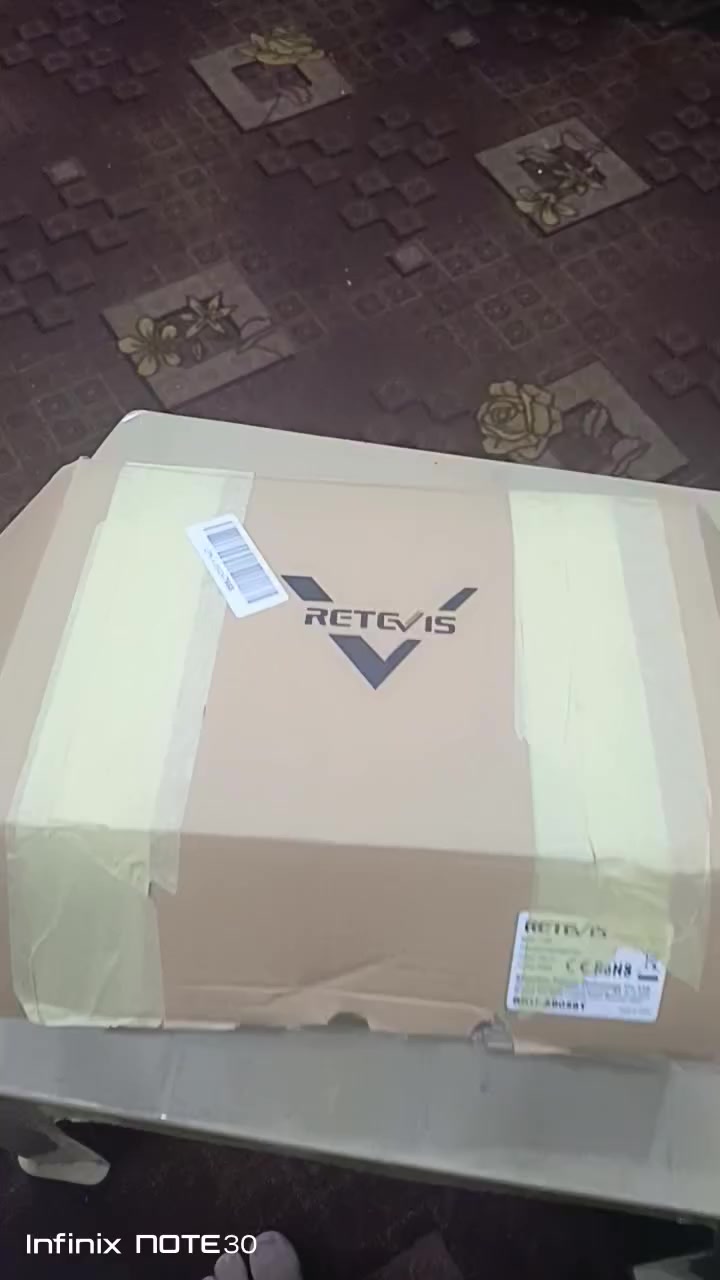 السلام عليكم اجهزة هوكي توكي عدد 6 مع قاعدة الشحن وسماعات هيتفون وحامل جهاز كامل التفاصيل بالفيديو والصور طبعأ جديد غير مستخدم المهتم يراسلني على الخاص ويدلل
================
هذا المنتج هو جهاز اتصال لاسلكي (Walkie-Talkie) من نوع Retevis RT668. 
نوع الجهاز: جهاز لاسلكي تناظري ثنائي الاتجاه (Analogue Two-Way Radio). 
التردد والمدى: يعمل على تردد PMR446 (لا يحتاج لرخصة في معظم الدول) بمدى يصل إلى 3 كيلومترات. 
المميزات الرئيسية: يحتوي على 16 قناة، بطارية قابلة لإعادة الشحن بسعة 1200mAh، وميزة VOX للاتصال بدون استخدام اليدين.


**إذا كنت صاحب هذا الإعلان وتريد حذفه لأي سبب، رجاءا أرسل رسالة إلى الدعم الفني**