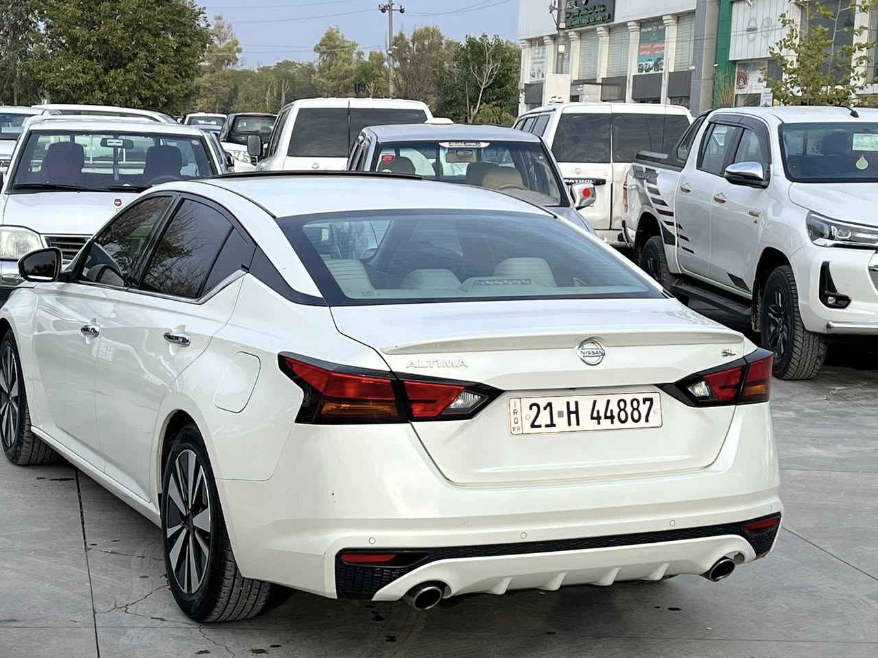nissan altima 2019 SL
مواسەفات کەندی بێ بۆیاخ  بێ سارد کلین 
سەقف سلاید 
٥ کامیرا
رادار 
خەتی جادە 
بریک بەسمە 
کوشن خەزن 
کوشن گەرم
سوکان هیتەر 
تەبرید مەرکەزی
٤٢ هەزار میل رۆشتوە 
نرخی ١٩٢ گلا تۆزێ  مەجال
***********
