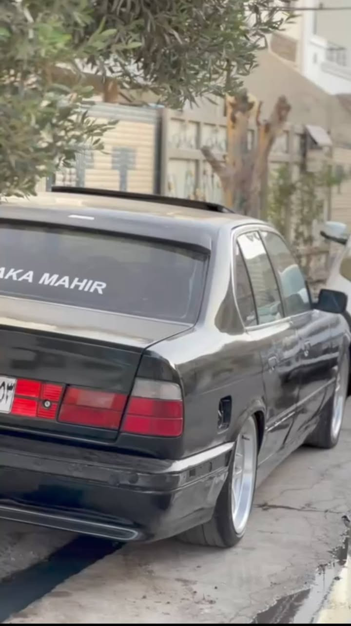 سە رە تا بە ناوی خوا ....
ٸە م BMW  بۆ فرۆشتن ارم سە نە ویی 
ارم کە ونە بە شە رتی اولیات دە یفرۆشم 
مۆدیلی   1994
مە کینە ی 525 گیر عادییە گیرمە کینە ی بە شەرت 
تە قە ورەقە ی بە شە رت اکسلی بە شە رت سلایتە 

تە بریدە جە مپە کی لای سە کنی هه یە خە فیفە 
ناوخورفە ی لۆکە جوار تاییە و ویلی نوی لە ژیرە 

دە بڵ ارباکە دە بڵ چە کمە چە یە پیش پانە لایت عە لقیە فورمیکاییە تکاییە مشتە ری نی بیزارمان مە کە لە گه ل ریزم بۆ ادمینی گوڵ 
شوین هه ولیر   سعری 35  معامە لە ی تیداییە .                 
*********** أربيل, العراق
