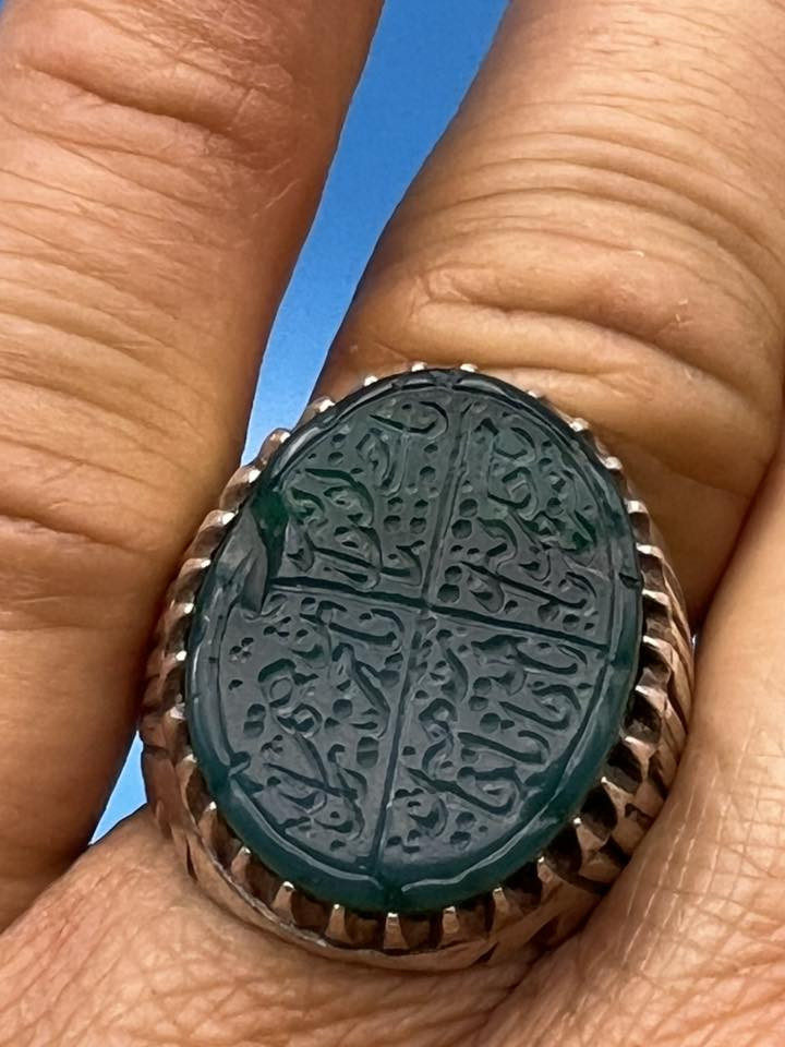 تحفه من العقيق اليمانيّ القديم الأخضر وخط قديم القلاقل الاربعه وبصياغه ثقيله صياغه سيد جعفر العنوان الكوت للاستفسار الاتصال على ***********
