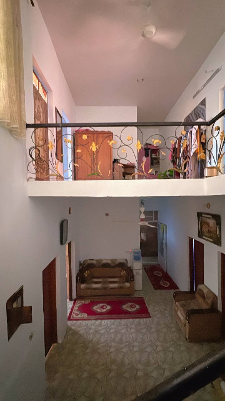 السلام عليكم
#للايجار
 بيت 200 متر
النصر والسلام
منطقة الألفين ثاني فرع عن السوك

بيت جديد ونظيف جدا
للتواصل اتصال + واتساب 
 ***********
***********
