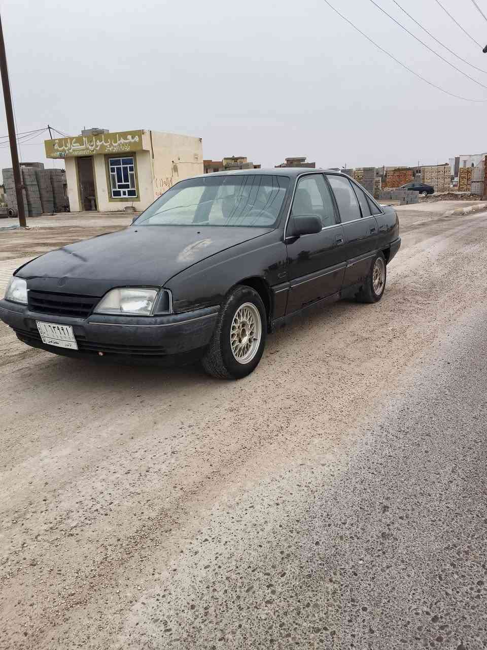 اوبل اوميكا للبيع 
محرك ٢٠٠٠ جديد 
كير عادي اكسل  صدر تخم تاير جديد 
***********
