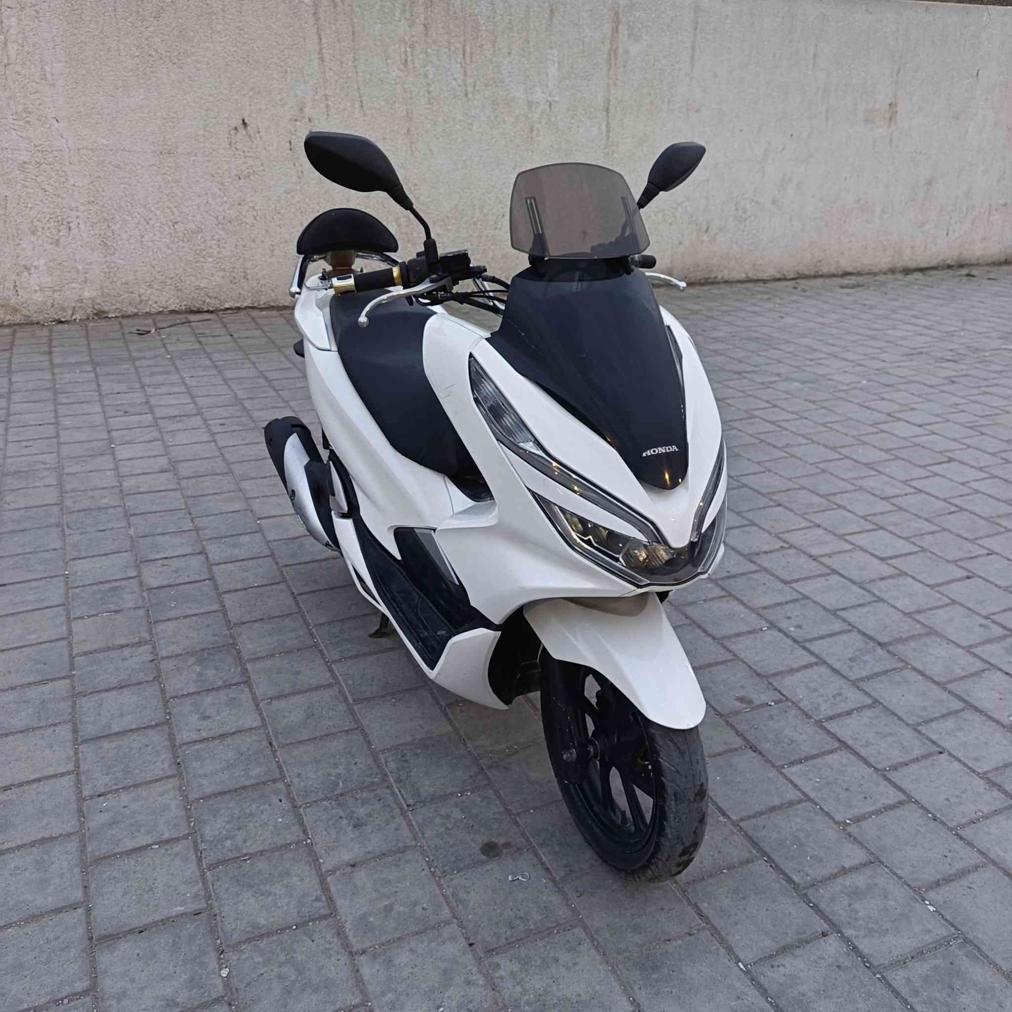 شباب سلام عليكم درجة بي سي اكس جيل ثالث دراجة .جديدة.مال رمبه.مكفوله كفالة عامه.اي نقص مابيه مكينة ناعمة شلعه ومعدل مكاني بغداد الاستفسار عله هاذ رقم ***********
