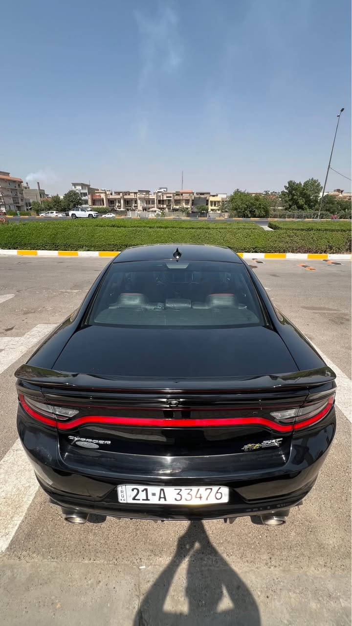 دوج جارجر 2017 لون أسود بدون صبغ 
تبديل قطعتين نفس اللون بنيد و باب فقط
السعر 179 ورقة و بيها مجال بسيط
 v6 محرك ستة سلندر 3.6 
فئة sxt نص فول 
مواصفاتها : 
١- بصمة تشغيل و تشغيل عن بعد 
٢- شاشة جبيرة و كامرة 
٣- لايت أمامي زنون
٤- داخل جلد و تدفئة بالكشنات 
٥- كرسي السايق كهرباء 
٦- هيتر بالمري
و باقي المواصفات المعروفة + حجر البيئة البلاد موجود
عليها ادامة كاملة و لا كلوب مشتغل بالدشبول
عبوة كاملة فيول بم جديد / تايرات جديدة / منظومة احتراق بالكامل 
تبريدها ثلج الحمدلله 
ماشية ١٢٠ ألف 
حادث السيارة سطحي من امريكا بس البنيد و مبدل نفس اللون صور الحادث مرفقة بالمنشور و الجاملغ مال سايق بي بارد و ايرباك راجع سستم
و انطخ عندي باب السايق يمي و بدلته نفس اللون 
يعني بدون صبغ ( فقط قطعتين مبدلات نفس اللون )
السونار مرفق كذلك بالمنشور 
مكاني بغداد / السيدية 
*********** بغداد, العراق
