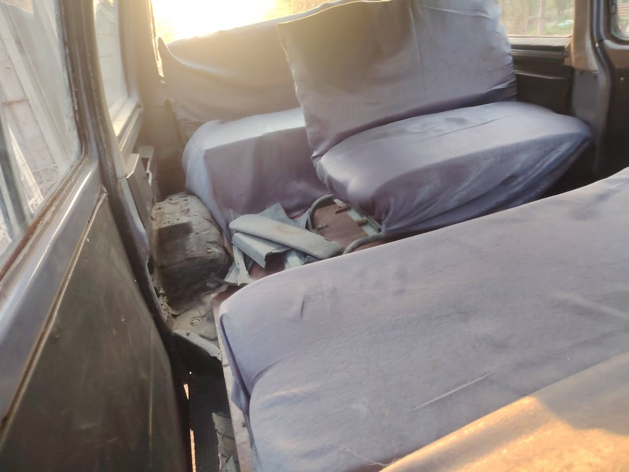 السلام عليكم كيا مسوبيشي ٩٣ رقم بغداد سنويه نافذه ٢١ مكينه وكير ونجي السعر ١٥ لاتصال ***********
