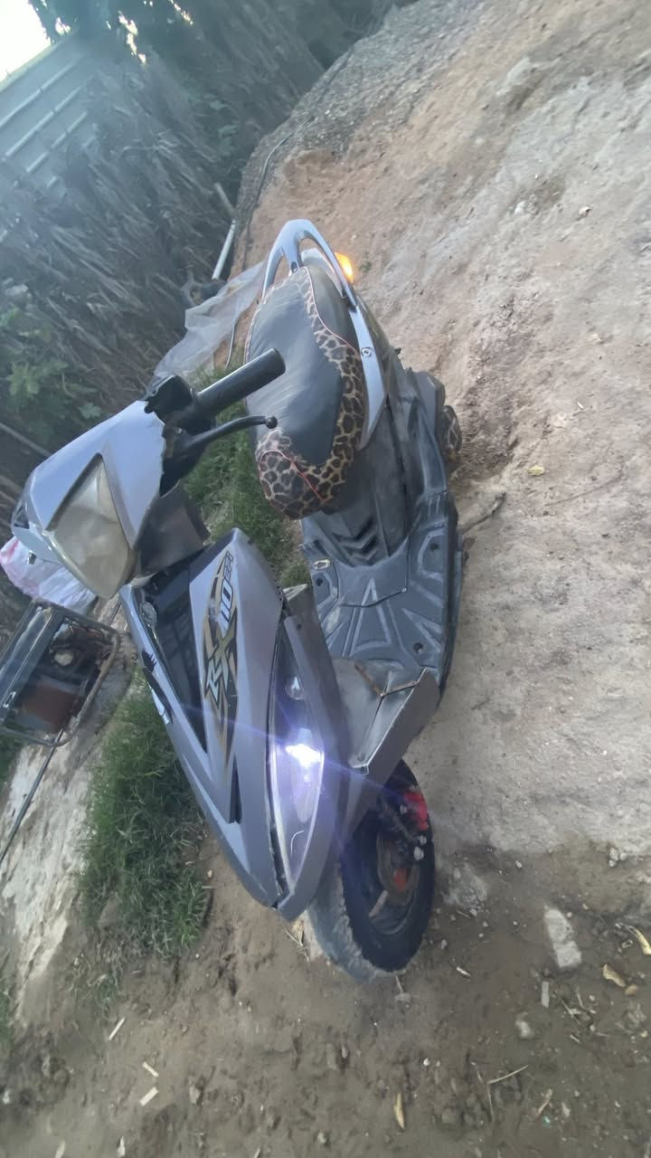 سلام عليكم ورحمة الله شباب هاي دراجه سايم للبيع لسعر ٢٢٥ وبيه مجال هاذه رقمي***********
